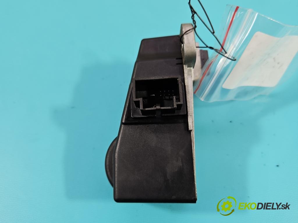 Vw Passat B6 2005-2010 1.9 tdi 105 HP manual 77 kW 1896 cm3 4- Blokáda: řízení: 3C0905861A (Ostatné)