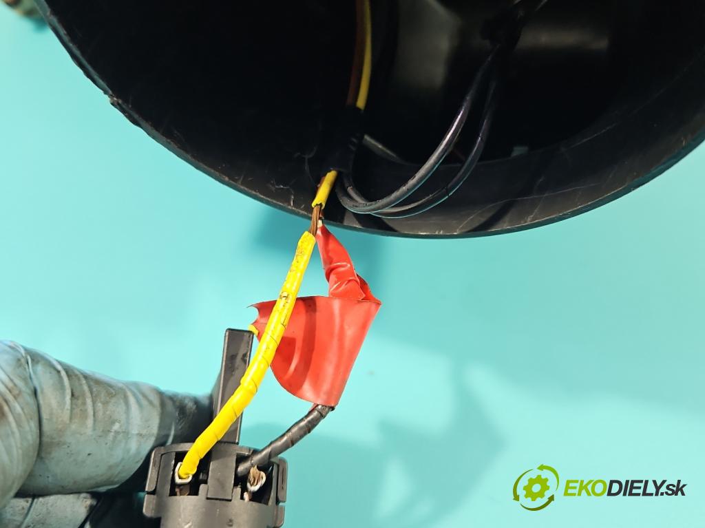 Vw Passat B6 2005-2010 1.9 tdi 105 HP manual 77 kW 1896 cm3 4- Reflektor: pravý 3C0941006J (Svetlo predné pravé)