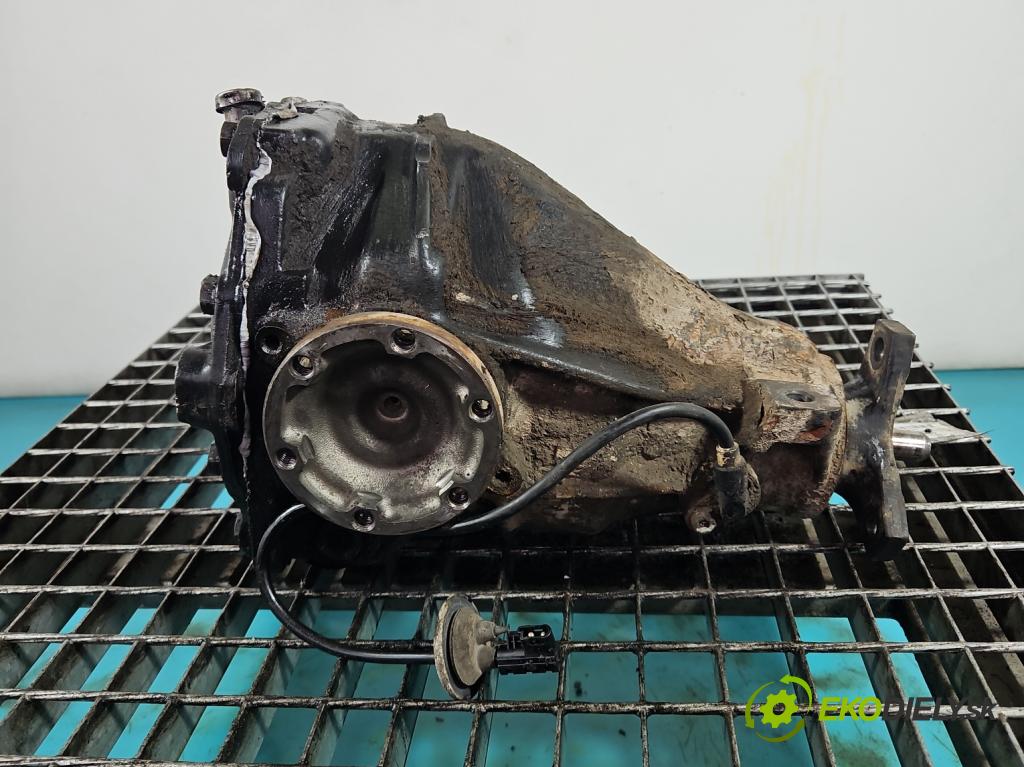 Mercedes C W202 1993-2001 2.0 kompressor 192 HP manual 141 kW 1998 cm3 5- Most: zadní: