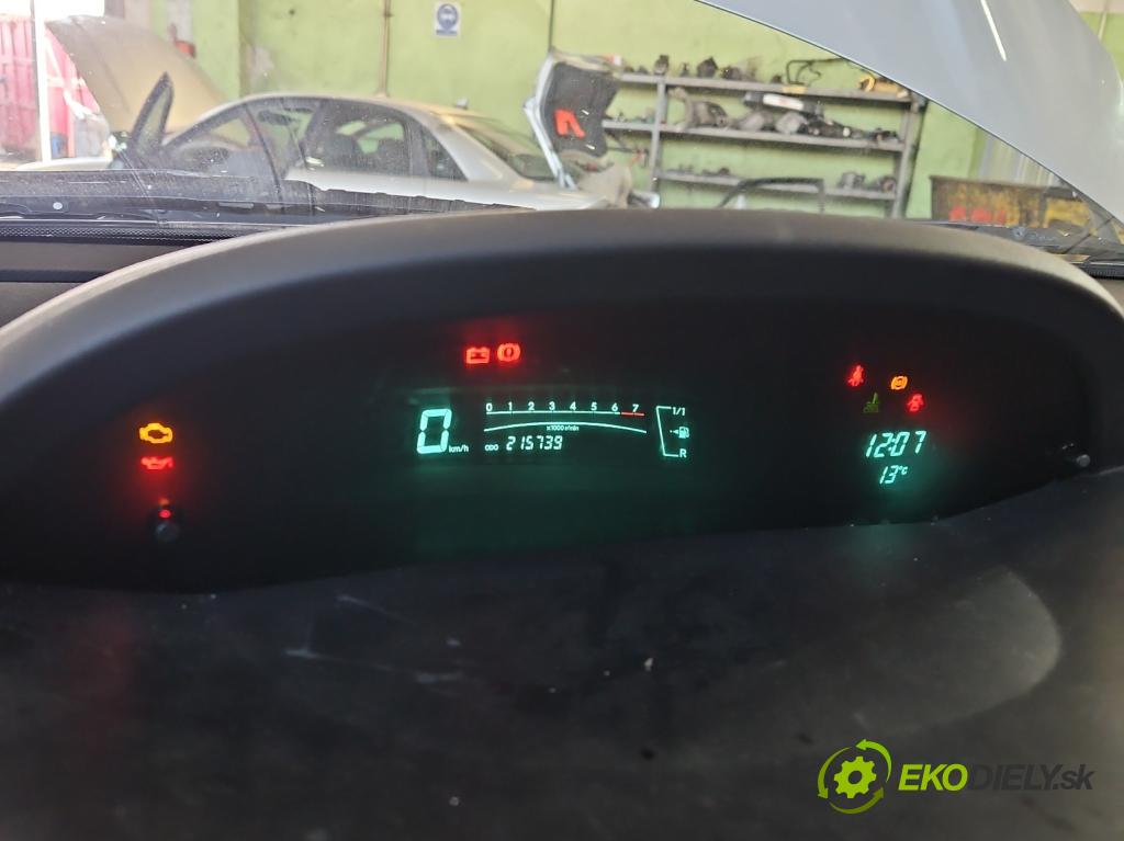 Toyota Yaris II 2005-2011 1.0 vvti 69KM manual 51 kW 998 cm3 5- prístrojovka/ budíky 83800-0D660-D (Prístrojová doska, displej)