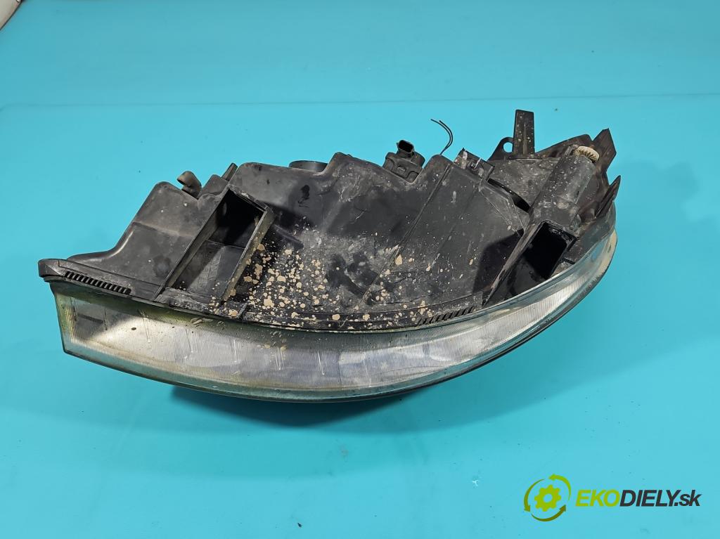 Renault Scenic II 2003-2009 1.5 dci 106 HP manual 78 kW 1461 cm3 5- Reflektor: pravý  (Svetlo predné pravé)