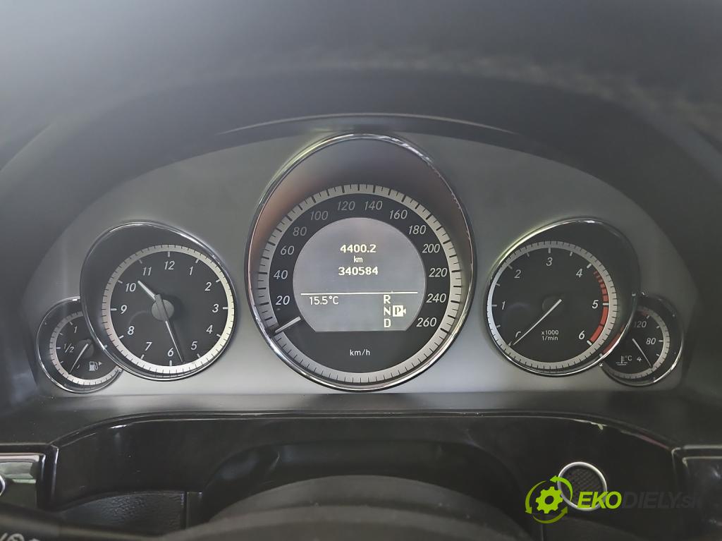 Mercedes E W212 2009-2016 3.0 CDI V6 231 HP automatic 170 kW 3000 cm3 5- prístrojovka/ budíky A2129004904 (Prístrojová doska, displej)