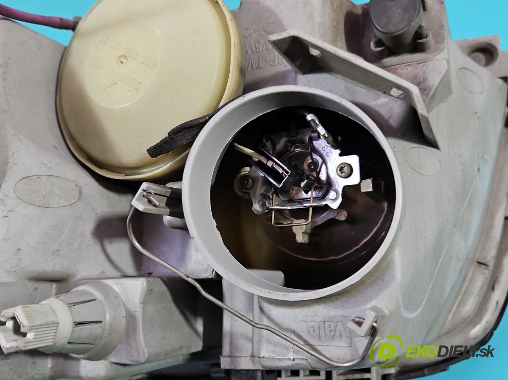 Mercedes C W202 1993-2001 2.0 kompressor 192 HP manual 141 kW 1998 cm3 5- Reflektor: pravý  (Svetlo predné pravé)