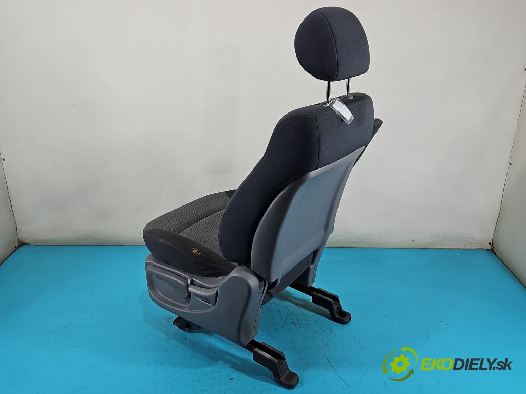 Hyundai H1 II 2007-2023 2.5 crdi (D4CB): 163 HP manual 120 kW 2497 cm3 3- Sedačka ľavý  (Sedadlo)