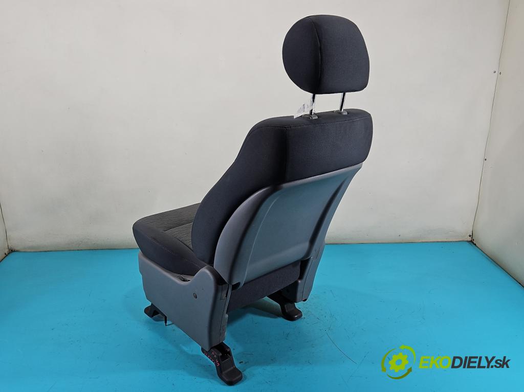 Hyundai H1 II 2007-2023 2.5 crdi (D4CB): 163 HP manual 120 kW 2497 cm3 3- Sedačka pravý  (Sedadlo)