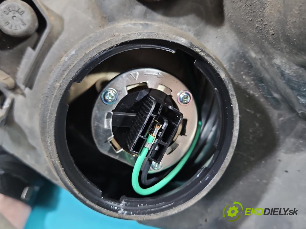 Hyundai H1 II 2007-2023 2.5 crdi (D4CB): 163 HP manual 120 kW 2497 cm3 5- Reflektor: pravý 92102-4H0XX (Svetlo predné pravé)