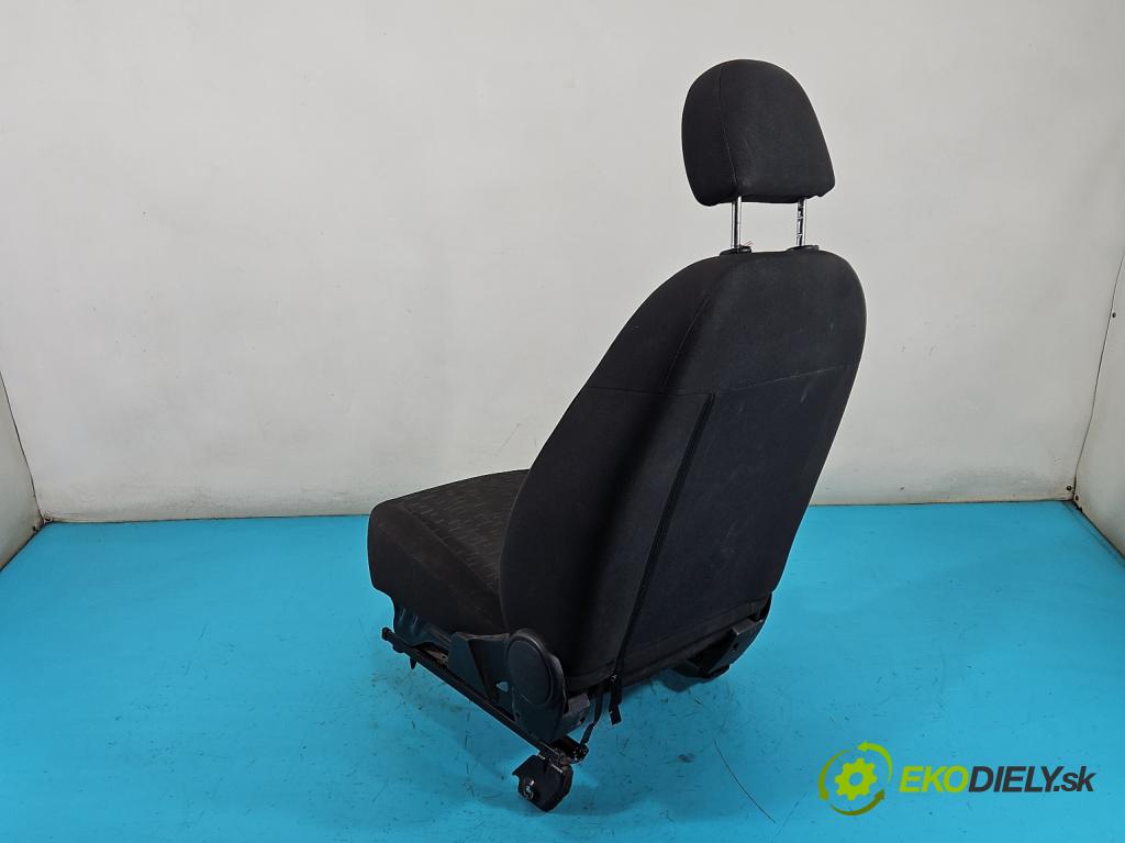 Opel Combo D 2011-2018 1.3 cdti 90 HP manual 66 kW 1251 cm3 5- Sedačka pravý  (Sedačka, sedadlo)