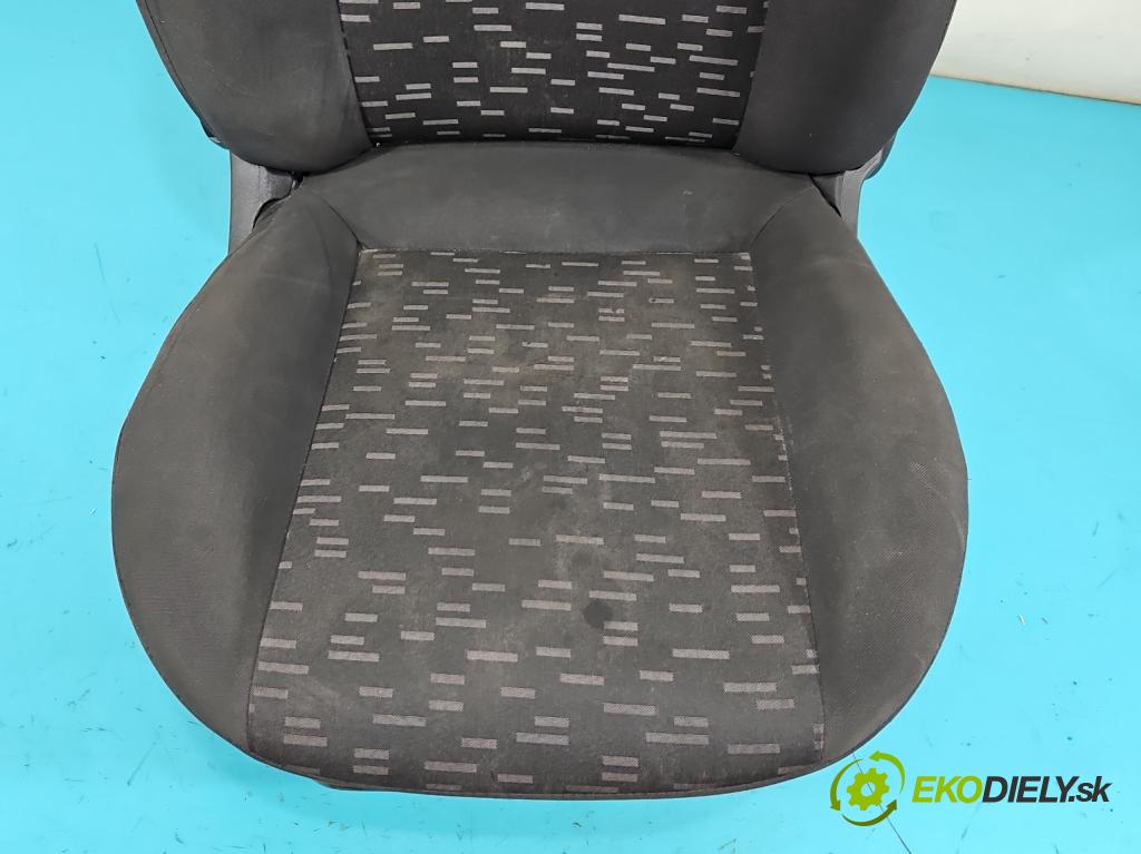 Opel Combo D 2011-2018 1.3 cdti 90 HP manual 66 kW 1251 cm3 5- Sedačka pravý  (Sedačka, sedadlo)