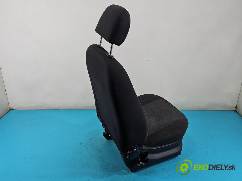 Opel Combo D 2011-2018 1.3 cdti 90 HP manual 66 kW 1251 cm3 5- Sedačka pravý  (Sedačka, sedadlo)