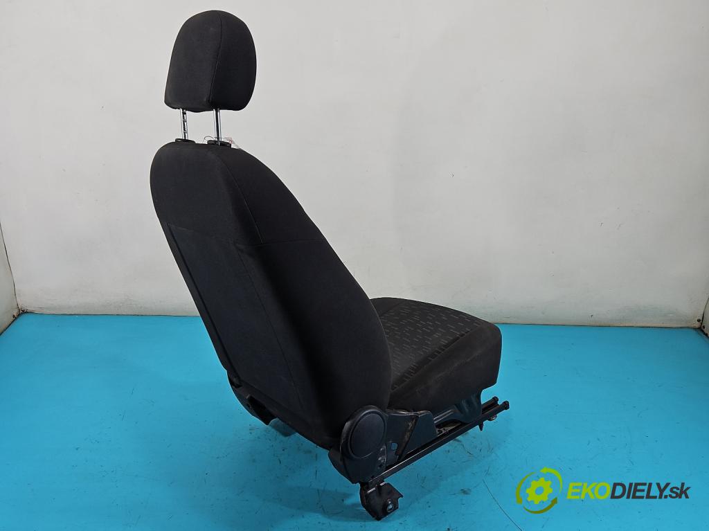 Opel Combo D 2011-2018 1.3 cdti 90 HP manual 66 kW 1251 cm3 5- Sedačka ľavý  (Sedačka, sedadlo)