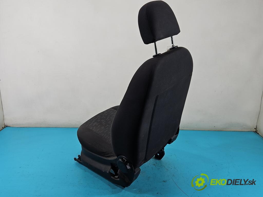Opel Combo D 2011-2018 1.3 cdti 90 HP manual 66 kW 1251 cm3 5- Sedačka ľavý  (Sedačka, sedadlo)