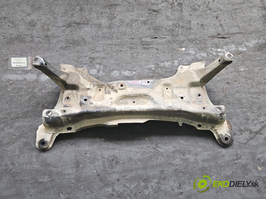 Toyota Yaris II 2005-2011 1.0 vvti 69KM manual 51 kW 998 cm3 5- výstuha motora 