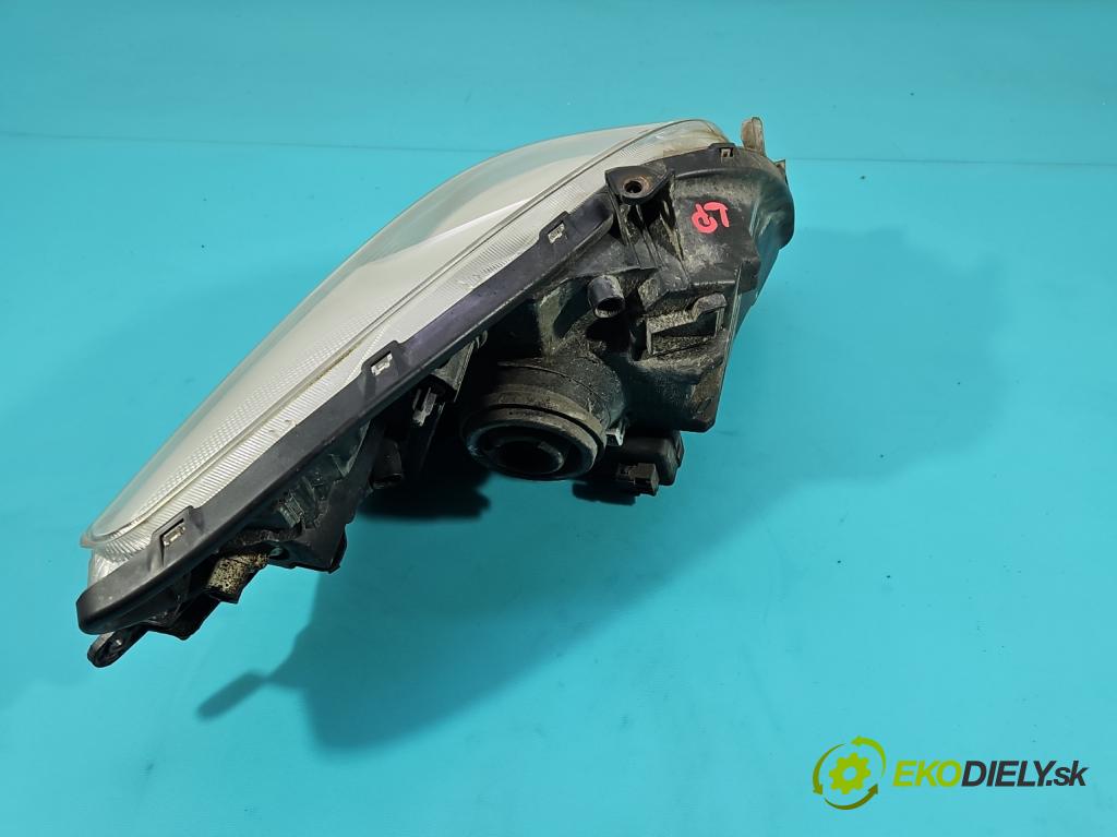 Toyota Yaris II 2005-2011 1.0 vvti 69KM manual 51 kW 998 cm3 5- Reflektor: pravý 81110-0D120 (Svetlo predné pravé)