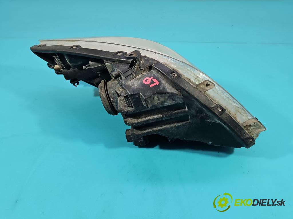 Toyota Yaris II 2005-2011 1.0 vvti 69KM manual 51 kW 998 cm3 5- Reflektor: pravý 81110-0D120 (Svetlo predné pravé)