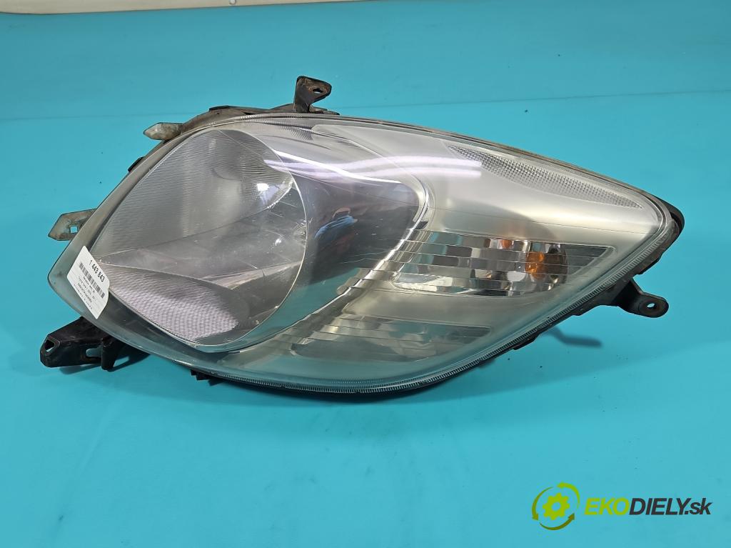 Toyota Yaris II 2005-2011 1.0 vvti 69KM manual 51 kW 998 cm3 5- Reflektor: pravý 81110-0D120 (Svetlo predné pravé)