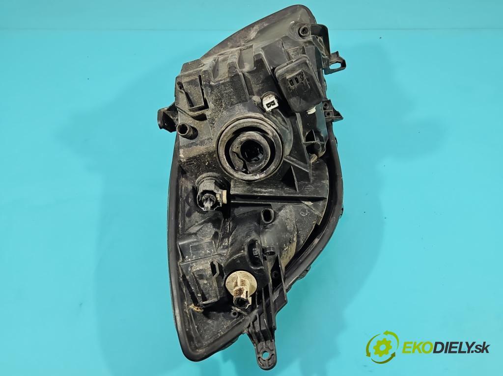 Toyota Yaris II 2005-2011 1.0 vvti 69KM manual 51 kW 998 cm3 5- Reflektor: pravý 81110-0D120 (Svetlo predné pravé)