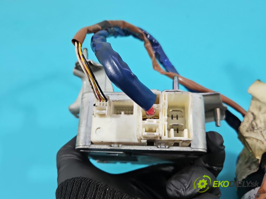 Toyota Yaris II 2005-2011 1.0 vvti 69KM manual 51 kW 998 cm3 5- čerpadlo posilovač 45200-0D090 (Servočerpadlo, pumpa riadenia)