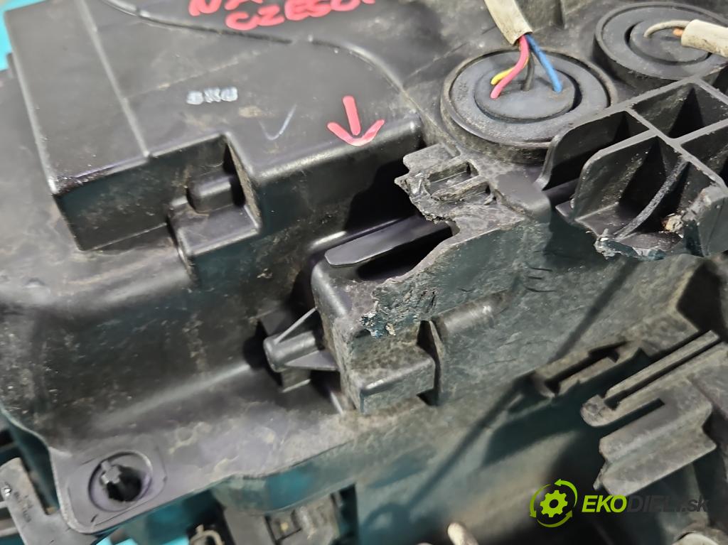 Toyota Avensis III T27 2009-2018 2.0 D4D 143 HP manual 105 kW 1995 cm3 5- Reflektor: pravý 05-38 (Svetlo predné pravé)