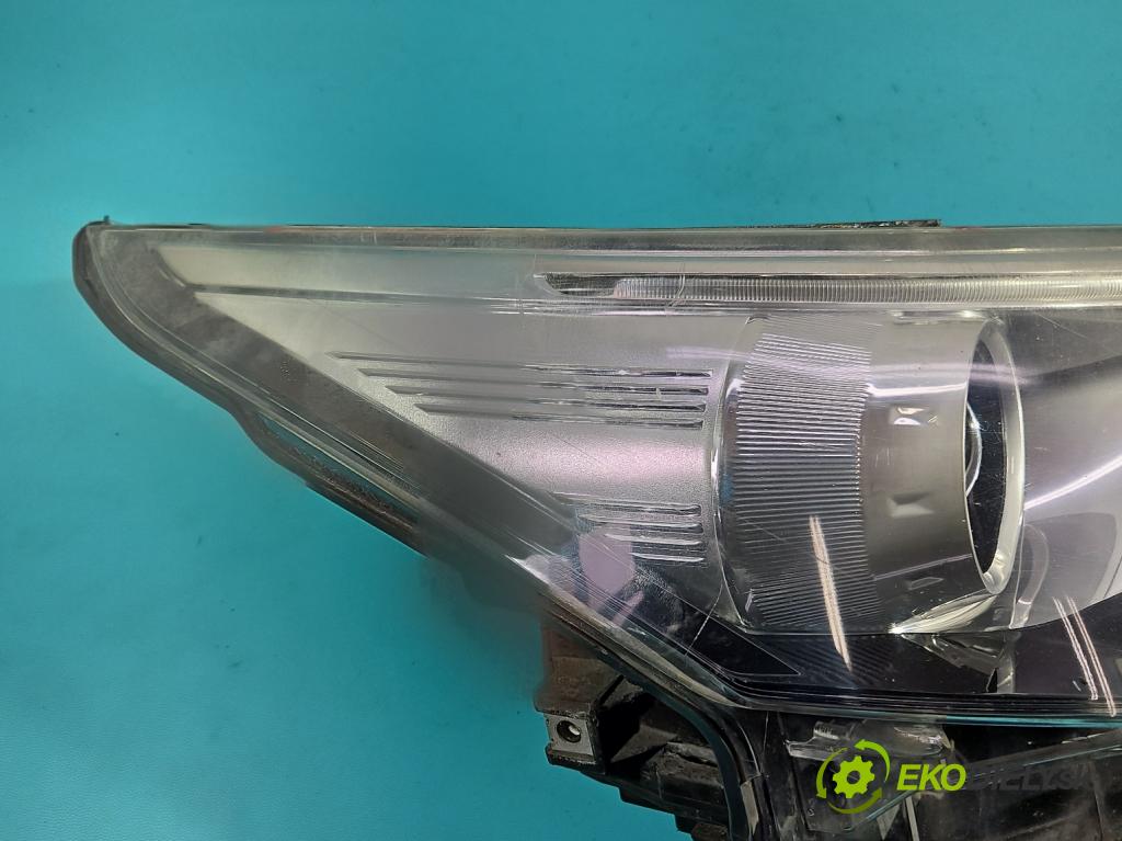 Toyota Avensis III T27 2009-2018 2.0 D4D 143 HP manual 105 kW 1995 cm3 5- Reflektor: pravý 05-38 (Svetlo predné pravé)