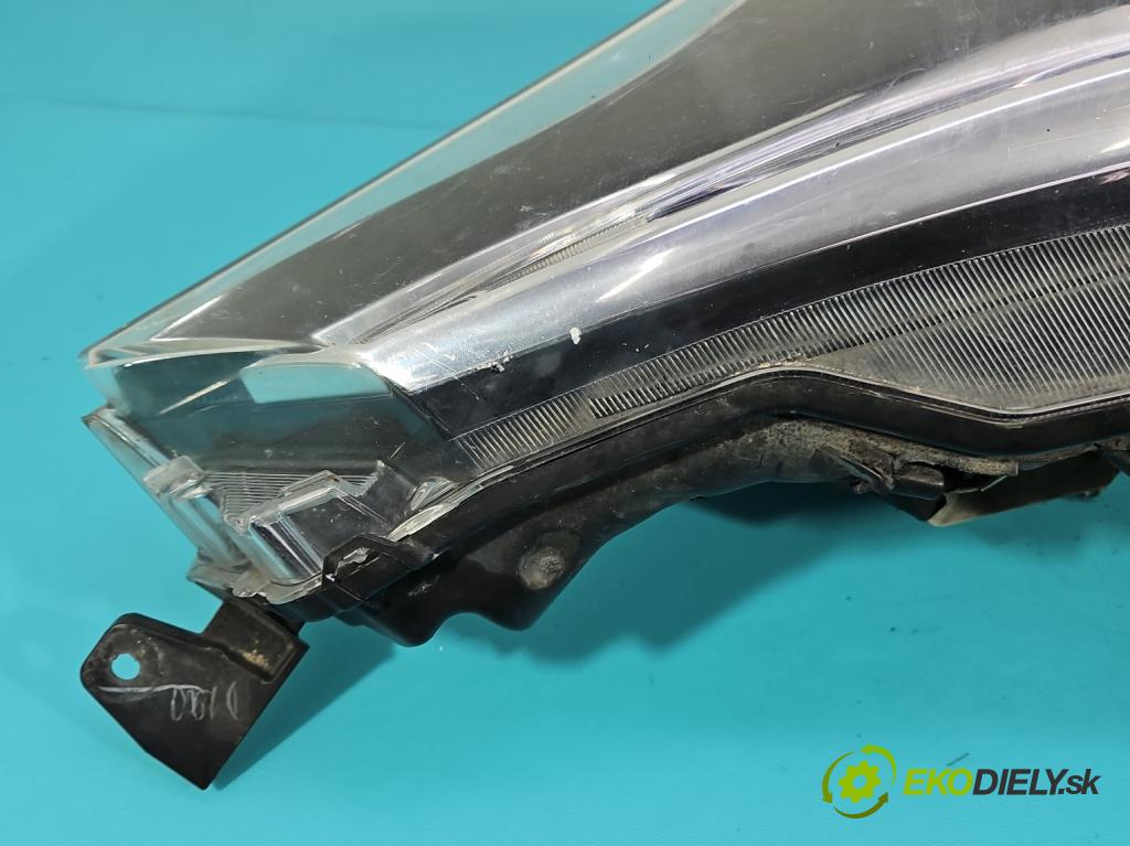 Toyota Avensis III T27 2009-2018 2.0 D4D 143 HP manual 105 kW 1995 cm3 5- Reflektor: pravý 05-38 (Svetlo predné pravé)