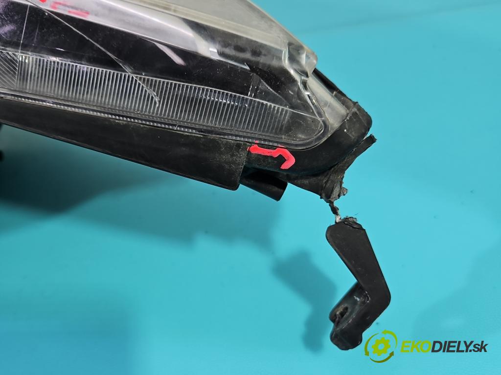 Toyota Avensis III T27 2009-2018 2.0 D4D 143 HP manual 105 kW 1995 cm3 5- Reflektor: pravý 05-38 (Svetlo predné pravé)