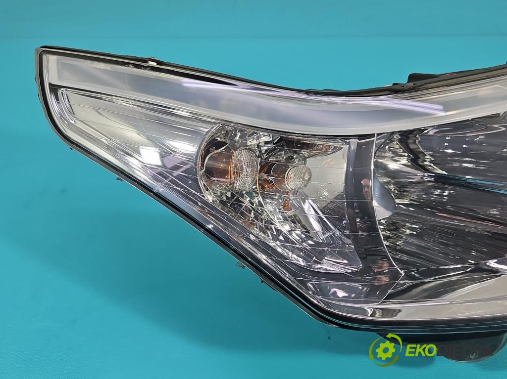 Citroen C4 I 2004-2011 1.6 16V 109 HP manual 80 kW 1587 cm3 3- Reflektor: pravý  (Svetlo predné pravé)