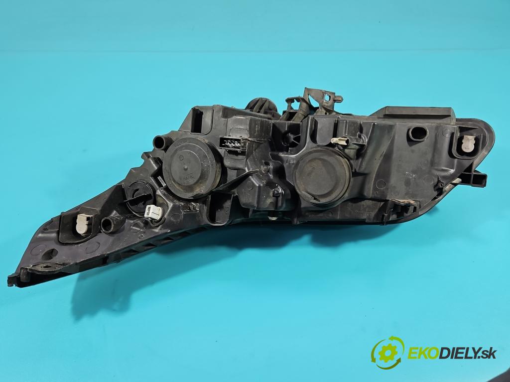 Citroen C4 I 2004-2011 1.6 16V 109 HP manual 80 kW 1587 cm3 3- Reflektor: pravý  (Svetlo predné pravé)