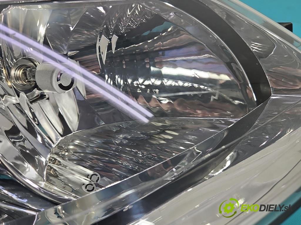 Citroen C4 I 2004-2011 1.6 16V 109 HP manual 80 kW 1587 cm3 3- Reflektor: pravý  (Svetlo predné pravé)