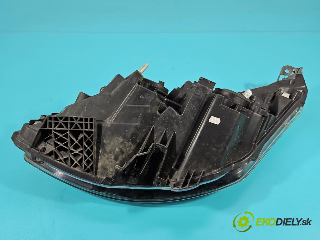 Citroen C4 I 2004-2011 1.6 16V 109 HP manual 80 kW 1587 cm3 3- Reflektor: pravý  (Svetlo predné pravé)