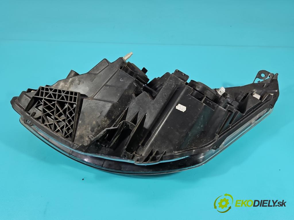 Citroen C4 I 2004-2011 1.6 16V 109 HP manual 80 kW 1587 cm3 3- Reflektor: pravý  (Svetlo predné pravé)
