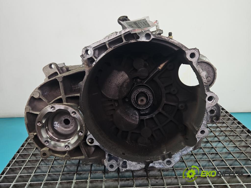 Vw Passat B7 2010-2014 2.0 tdi 140 HP manual 103 kW 1968 cm3 5- prevodovka stupeň,rýchlosť manual NFU