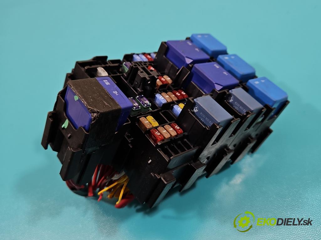 Dacia Sandero III 2020- 1.0 SCe 91KM manual 67 kW 999 cm3 5- skříňka pojistková  (Pojistkové skříňky)