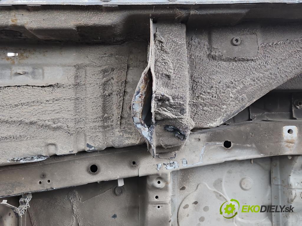 Hyundai H1 II 2007-2023 2.5 crdi (D4CB): 163 hp manual 120 kW 2497 cm3 3- práh levý  (Ostatní)