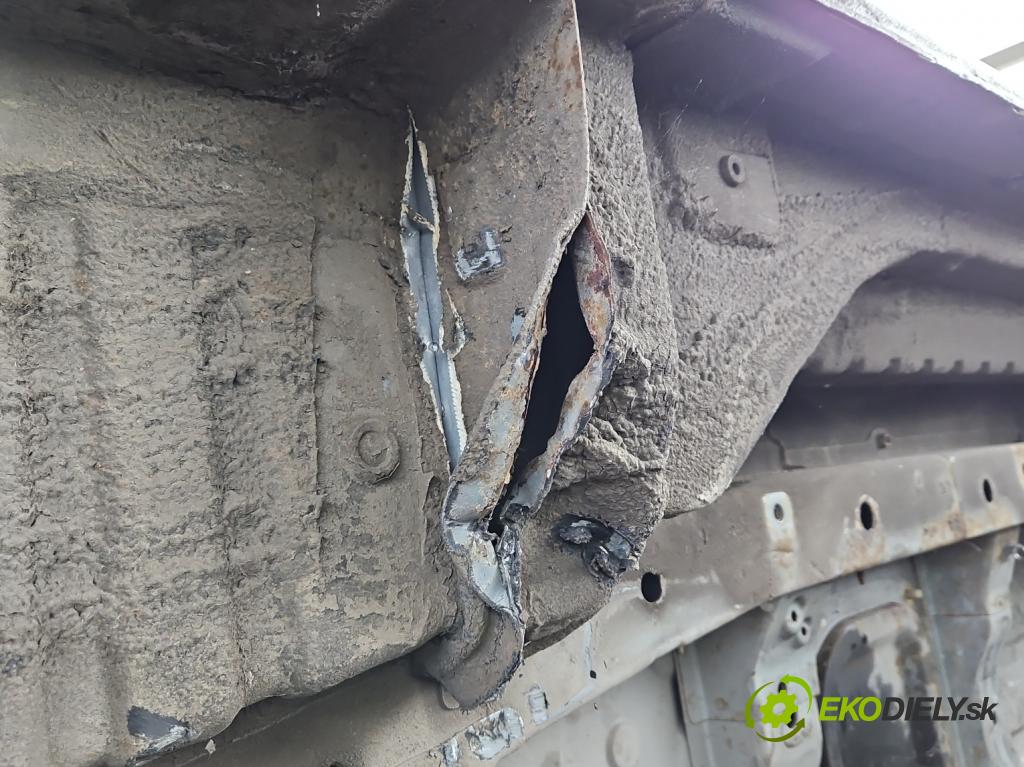 Hyundai H1 II 2007-2023 2.5 crdi (D4CB): 163 hp manual 120 kW 2497 cm3 3- práh levý  (Ostatní)