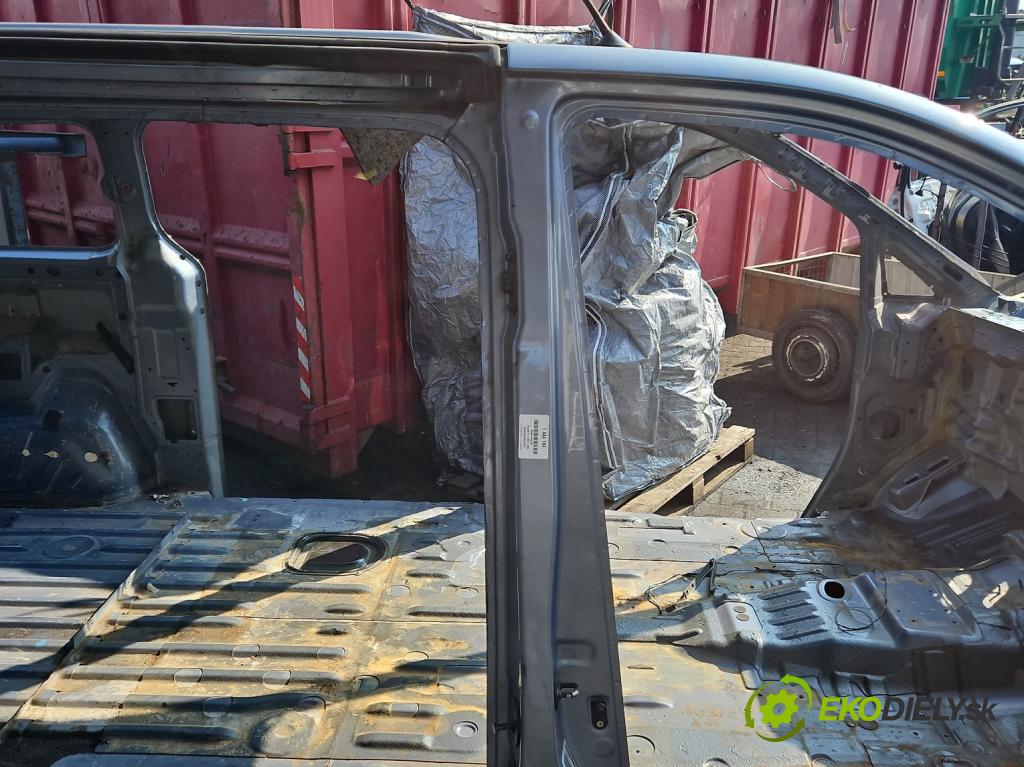Hyundai H1 II 2007-2023 2.5 crdi (D4CB): 163 HP manual 120 kW 2497 cm3 3- Práh: pravý  (Karoséria ostatné)