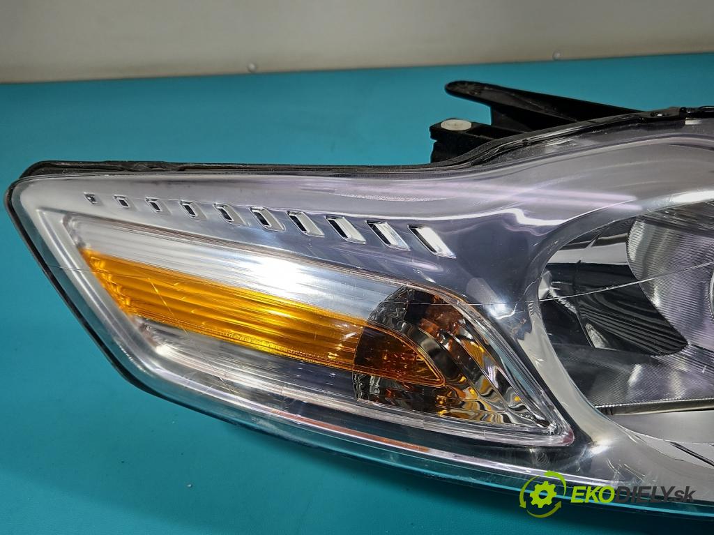 Ford Mondeo Mk4 2007-2014 1.8 tdci 125 HP manual 92 kW 1753 cm3 5- Reflektor: pravý  (Pravé)