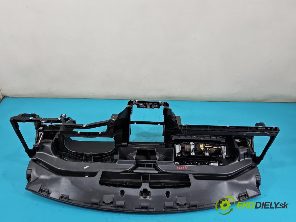 Vw Golf VI 2008-2013 1.6 tdi 105 HP manual 77 kW 1598 cm3 5- kokpit,pristrojová doska rozdeľovacia