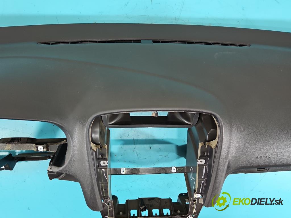 Vw Golf VI 2008-2013 1.6 tdi 105 HP manual 77 kW 1598 cm3 5- kokpit,pristrojová doska rozdeľovacia