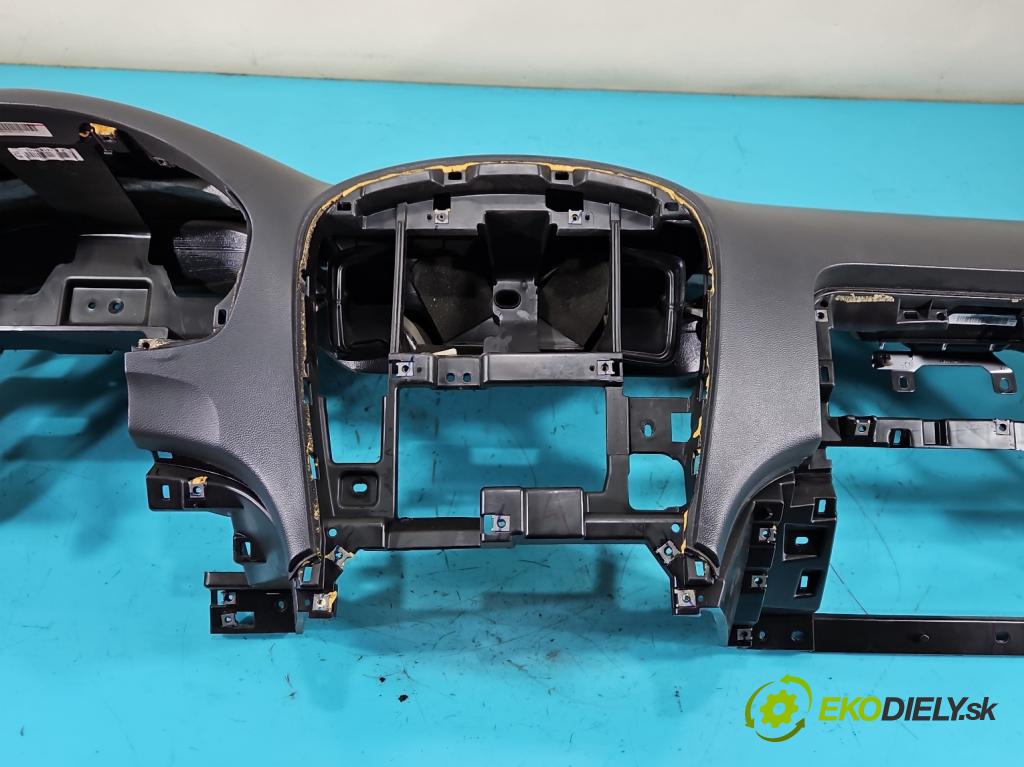 Hyundai H1 II 2007-2023 2.5 crdi (D4CB): 163 HP manual 120 kW 2497 cm3 3- kokpit,pristrojová doska rozdeľovacia