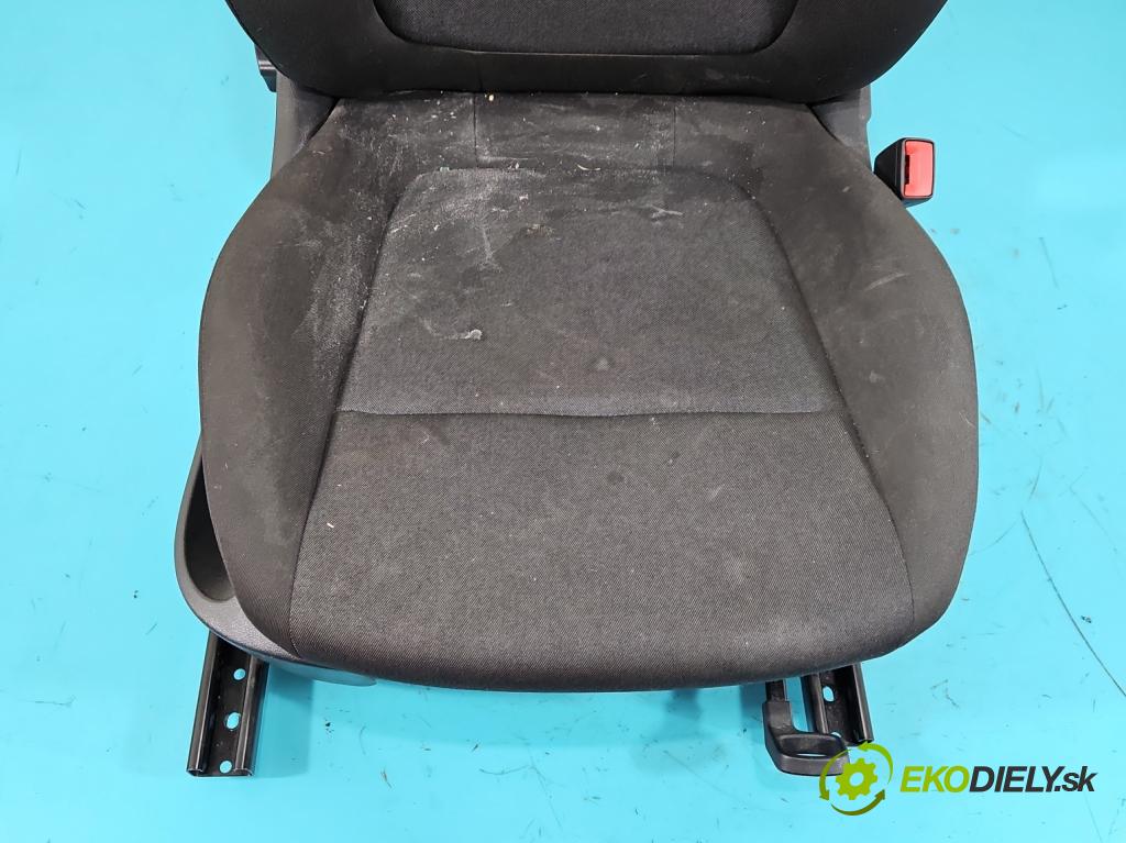 Skoda Fabia III 2014- 2021 1.0 MPI 60 HP manual 44 kW 999 cm3 5- Sedačka pravý  (Sedačka, sedadlo)