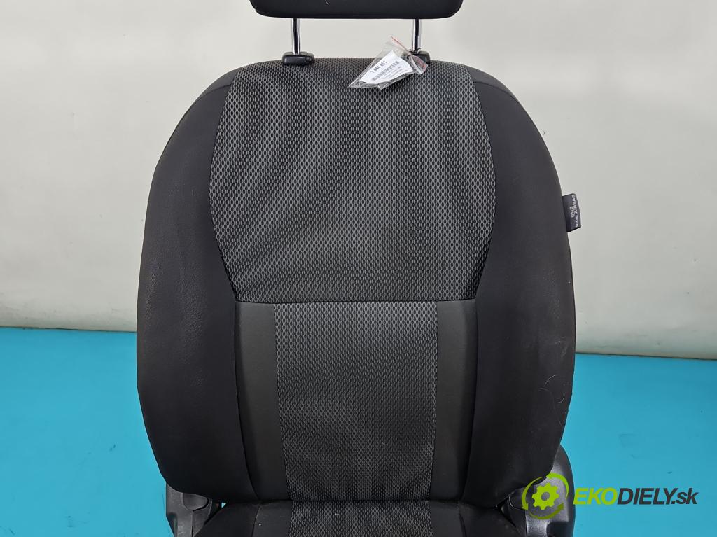 Toyota Rav4 II 2000-2005 2.0 D4D 116 HP manual 85 kW 1995 cm3 5- Sedačka ľavý  (Sedačka, sedadlo)