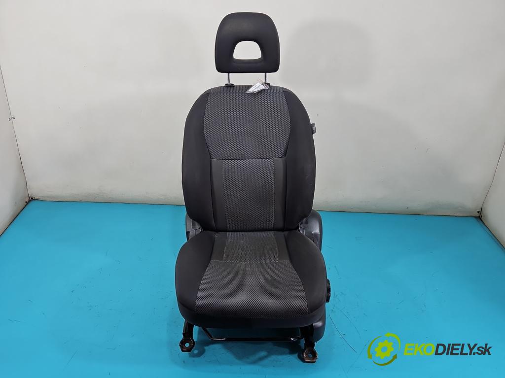 Toyota Rav4 II 2000-2005 2.0 D4D 116 HP manual 85 kW 1995 cm3 5- Sedačka ľavý  (Sedačka, sedadlo)