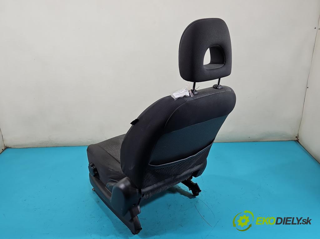 Toyota Rav4 II 2000-2005 2.0 D4D 116 HP manual 85 kW 1995 cm3 5- Sedačka ľavý  (Sedačka, sedadlo)