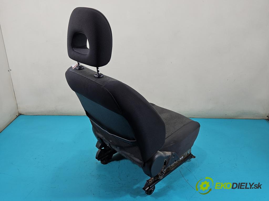 Toyota Rav4 II 2000-2005 2.0 D4D 116 HP manual 85 kW 1995 cm3 5- Sedačka ľavý  (Sedačka, sedadlo)