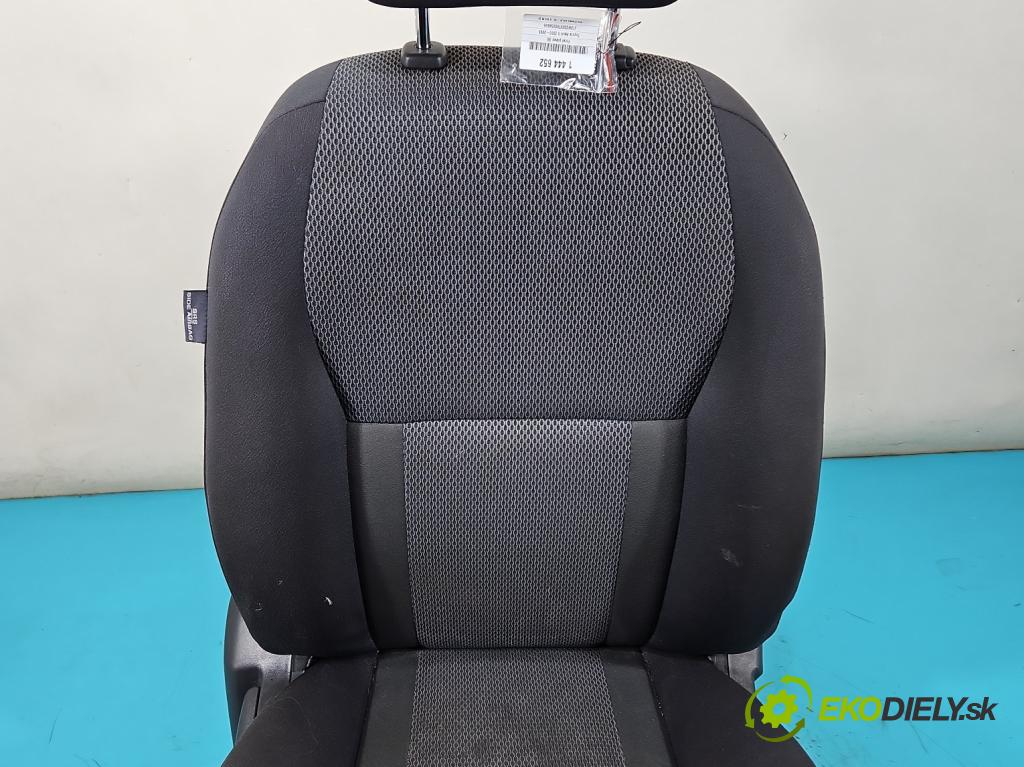 Toyota Rav4 II 2000-2005 2.0 D4D 116 HP manual 85 kW 1995 cm3 5- Sedačka pravý  (Sedačka, sedadlo)