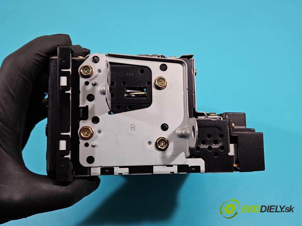 Toyota Rav4 II 2000-2005 2.0 D4D 116 HP manual 85 kW 1995 cm3 5- Radio originál 86120-42130