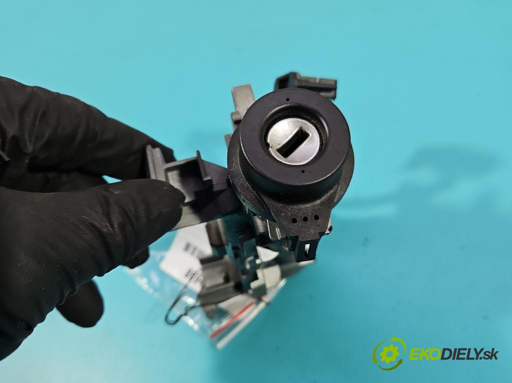 Vw Golf plus 1.6 SR 102 HP manual 75 kW 1595 cm3 5- Spínačka 1K0905851B (Spínacia skrinka)