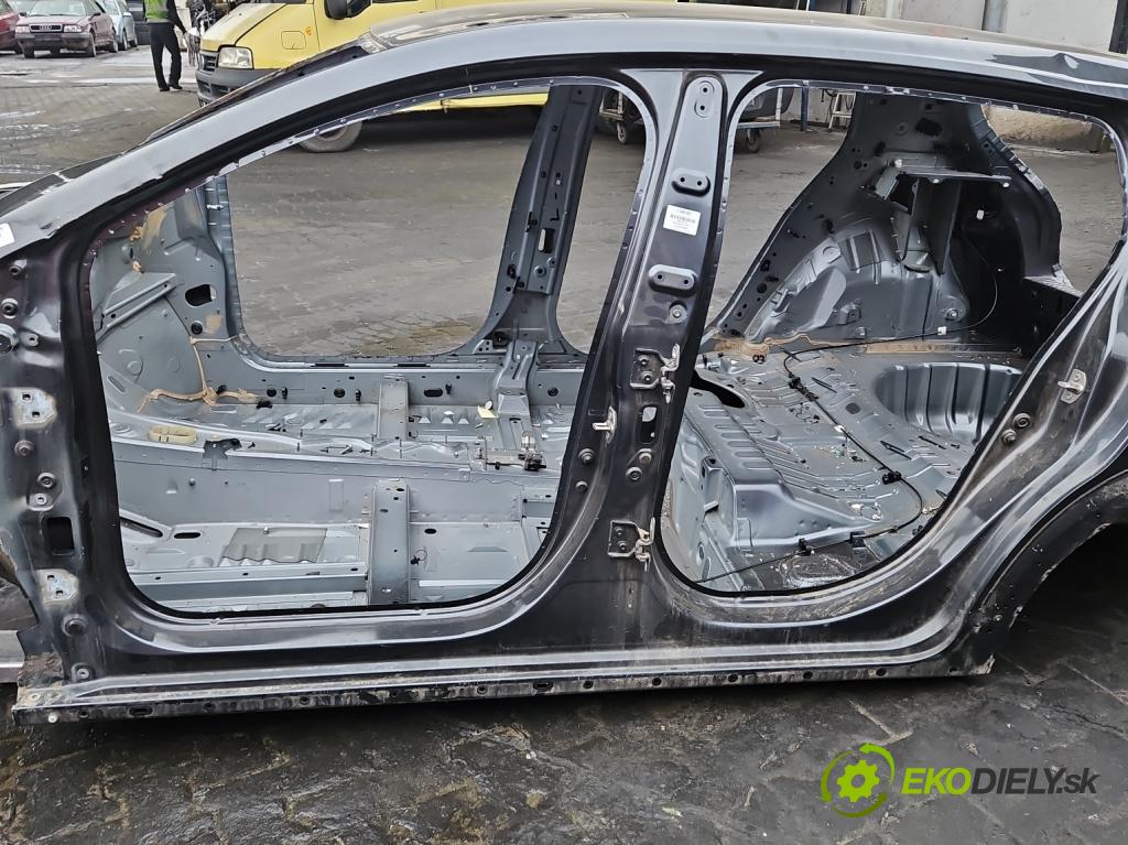 Dacia Sandero III 2020- 1.0 SCe 91KM manual 67 kW 999 cm3 5- práh levý  (Ostatní)