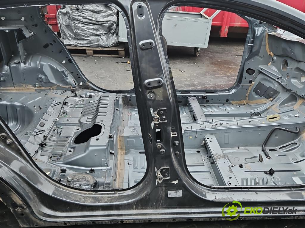 Dacia Sandero III 2020- 1.0 SCe: 91 KM manual 67 kW 999 cm3 5- Práh: pravý  (Karoséria ostatné)
