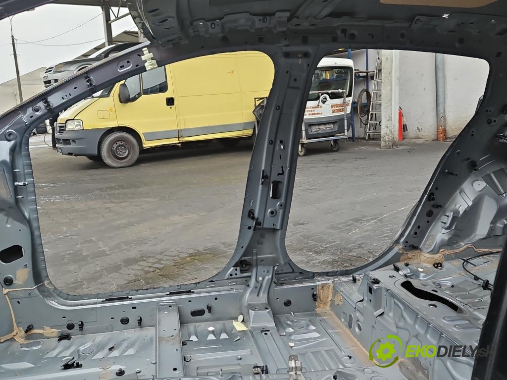 Dacia Sandero III 2020- 1.0 SCe: 91 KM manual 67 kW 999 cm3 5- Práh: pravý  (Karoséria ostatné)